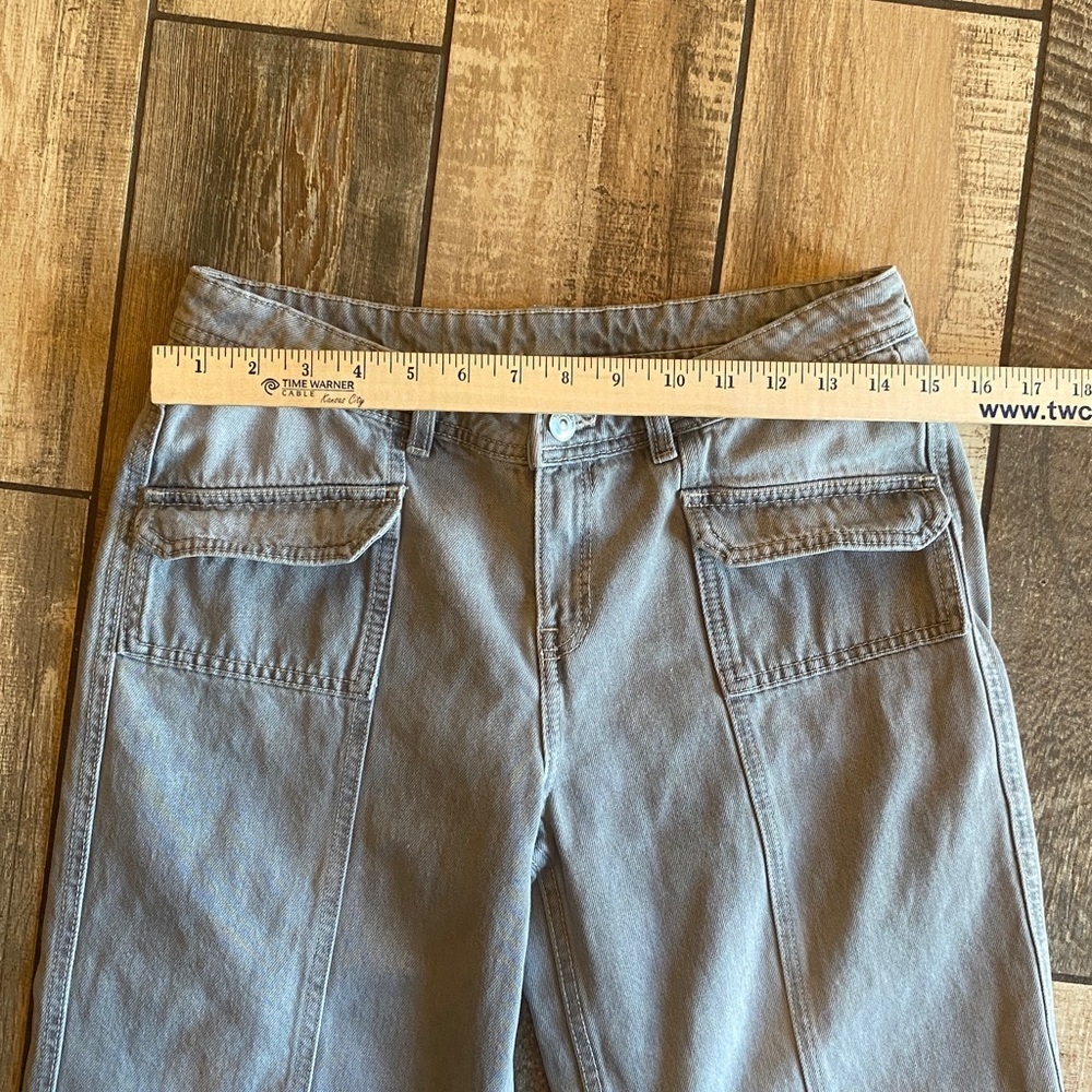 Divided Light Gray wide leg Flare Jeans - Picture 4 of 9
